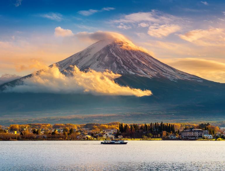 Nhật Bản ra mắt đoàn tàu du lịch ngắm núi Phú Sĩ dành riêng cho khách nước ngoài