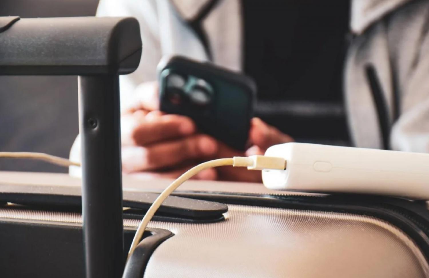 Nhật Bản siết quy định mang pin dự phòng lên máy bay